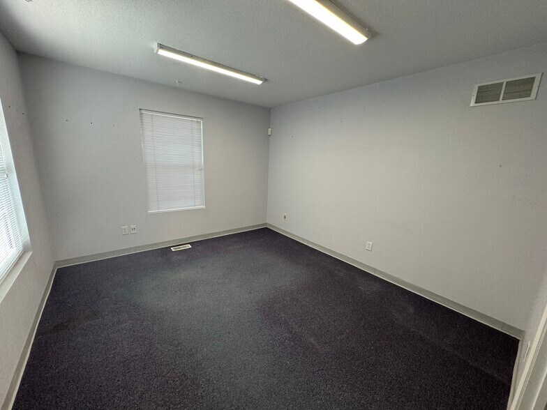 More Photos Of 22 Professional Park Dr, Maryville Office For Lease