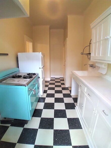More Photos Of 219 W Magnolia Ave, San Antonio Apartments For Sale