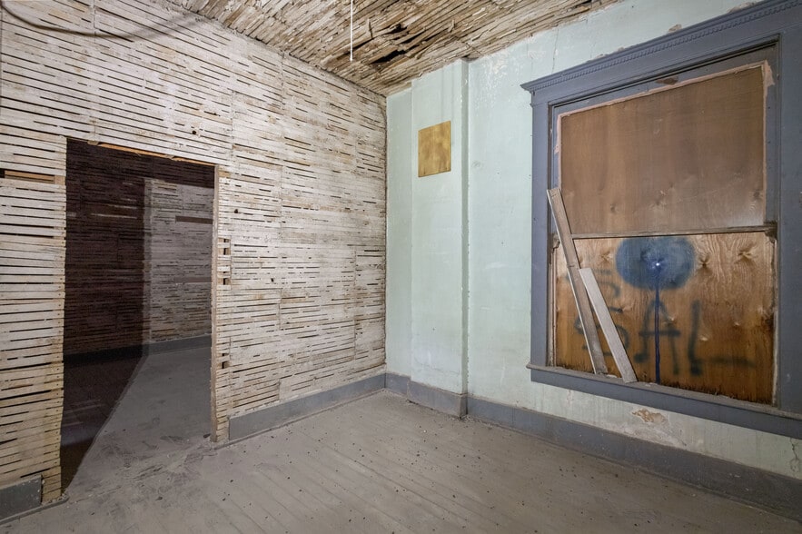 More Photos Of 844-846 N G Ave, Douglas Storefront Retail Residential For Sale
