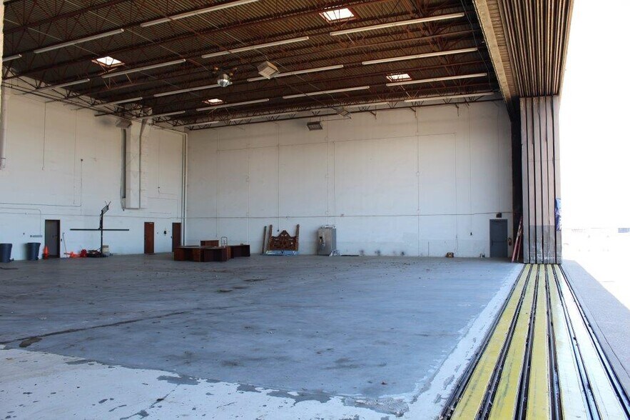 More Photos Of 15800 Dooley Rd, Addison Office For Sale