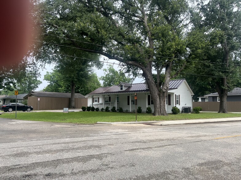 More Photos Of 715 Kane St, Tomball Office Residential For Lease