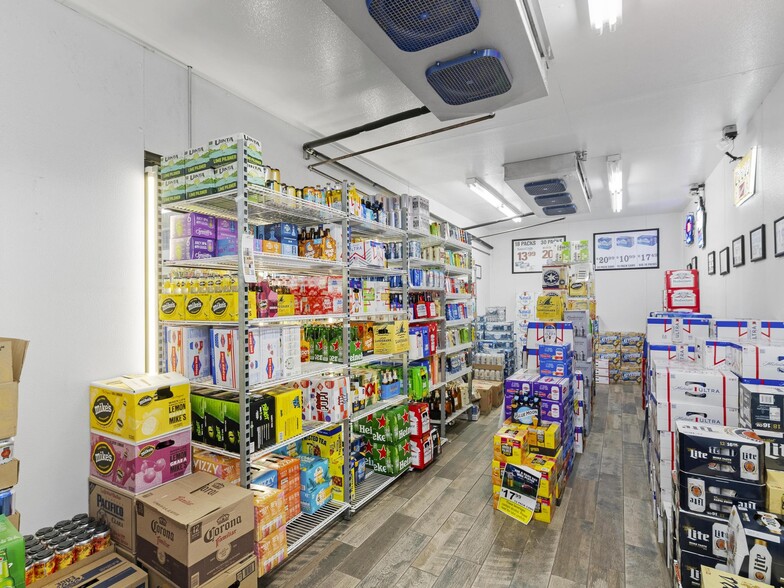 More Photos Of 5500 W 5500 S, Hooper Service Station For Sale