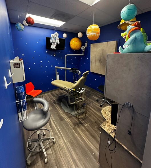 More Photos Of 5400-5536 NE Antioch Rd, Kansas City Unknown For Lease