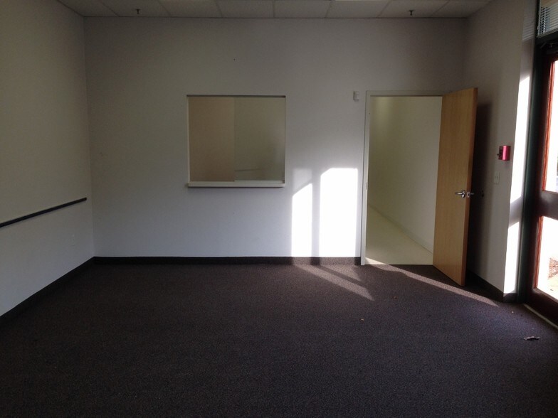 More Photos Of 37 S Broad St, Pawcatuck Storefront For Lease