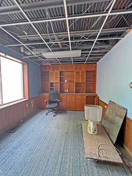 More Photos Of 334 W Main St, Decatur Flex For Lease
