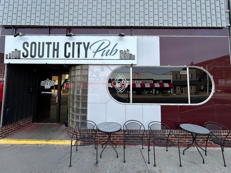 Primary Photo Of 1117 Ludington St, Escanaba Storefront Retail Residential For Sale