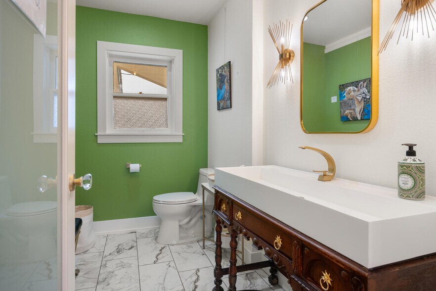 More Photos Of 505 Main, Blanco Office Residential For Sale