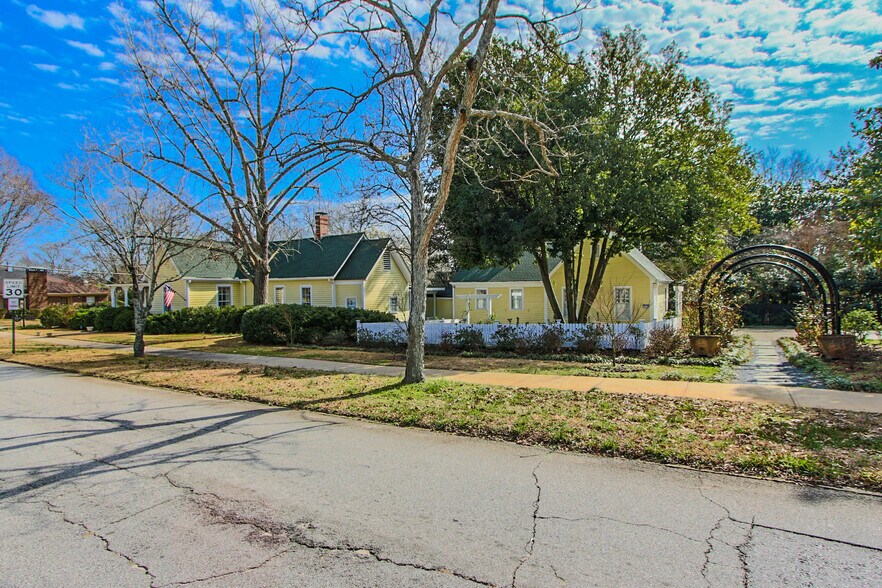 More Photos Of 132 E College St, Griffin Hospitality For Sale