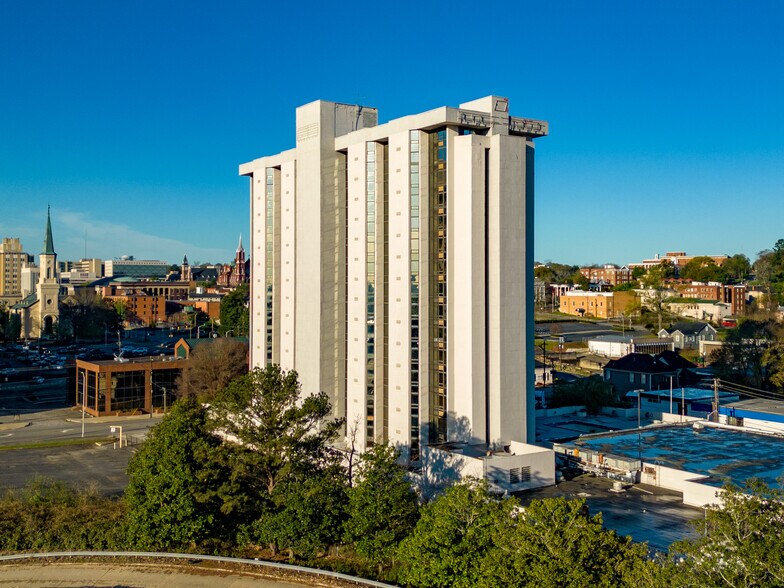 Primary Photo Of 108 1st St, Macon-Bibb Hotel For Sale