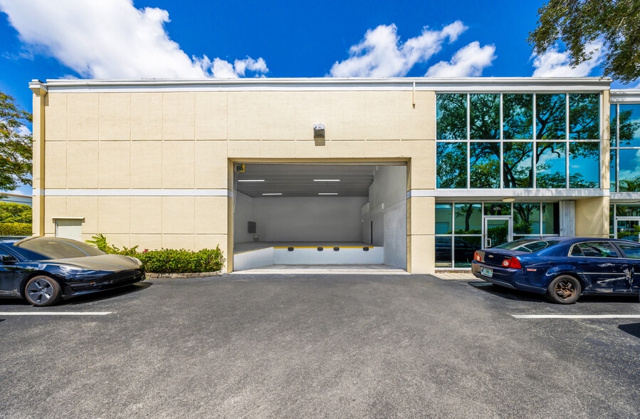 More Photos Of 8009 NW 29th St, Doral Warehouse For Sale
