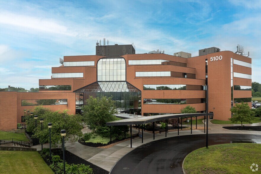 Primary Photo Of 5100 W Taft Rd, Liverpool Medical For Lease