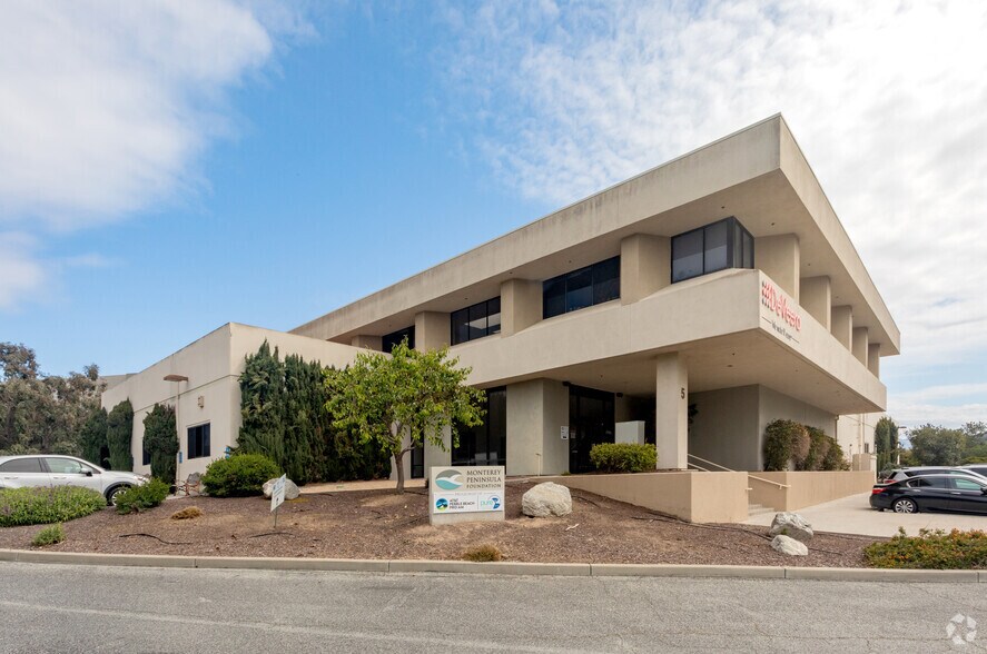 More Photos Of 5 Mandeville Ct, Monterey Flex For Sale