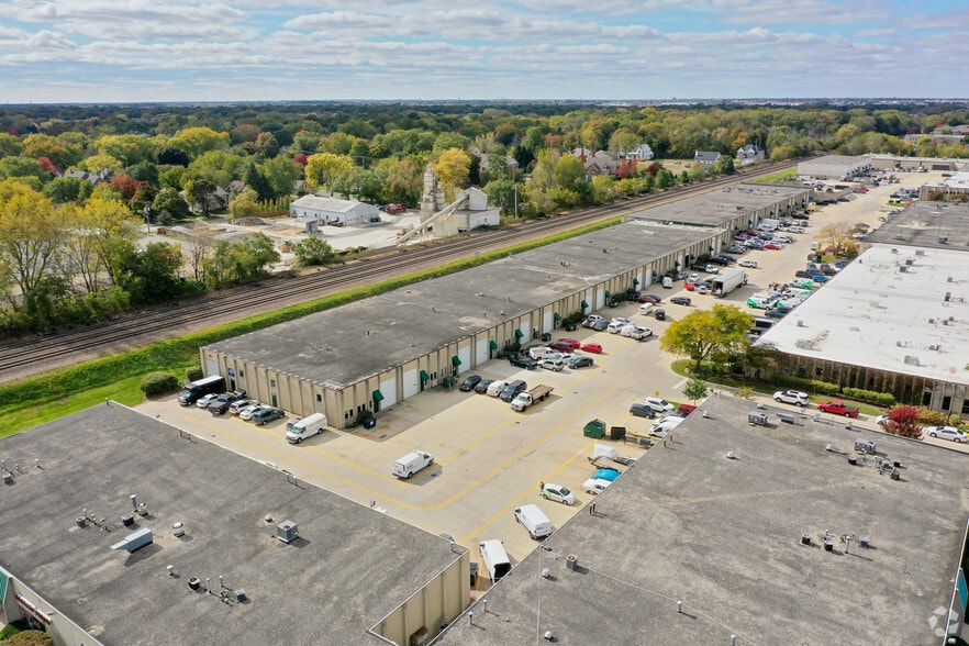 More Photos Of 450-588 W 5th Ave, Naperville Warehouse For Lease