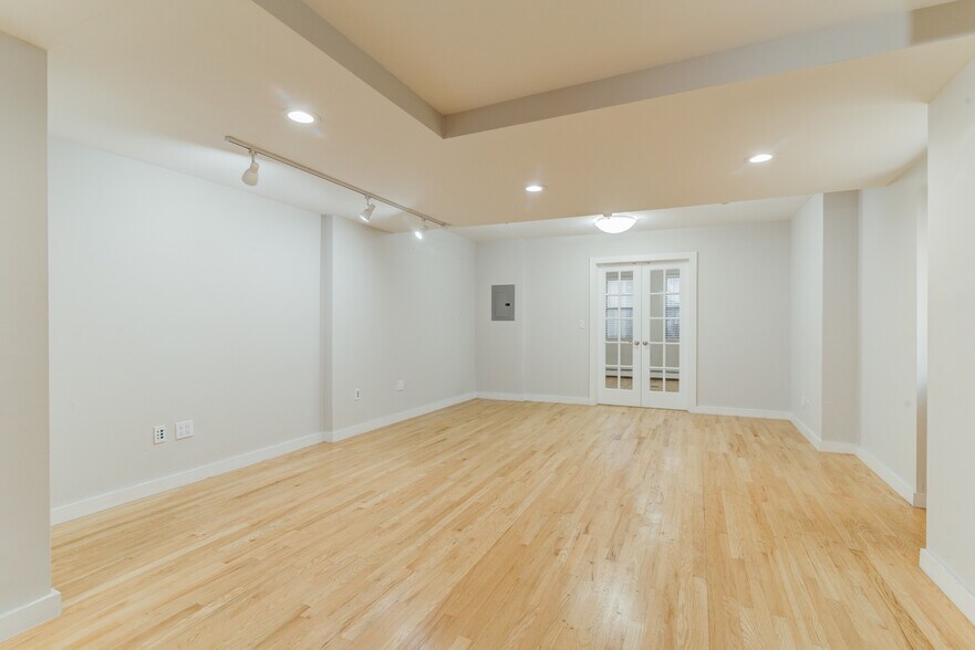 More Photos Of 489 Jersey Ave, Jersey City Storefront Retail Office For Lease