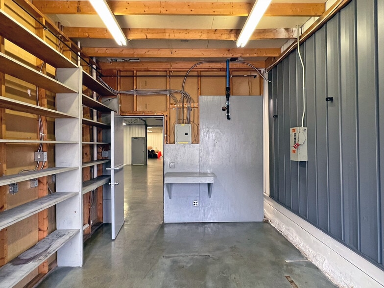 More Photos Of 2002 Evanston Ave, Erie Manufacturing For Lease