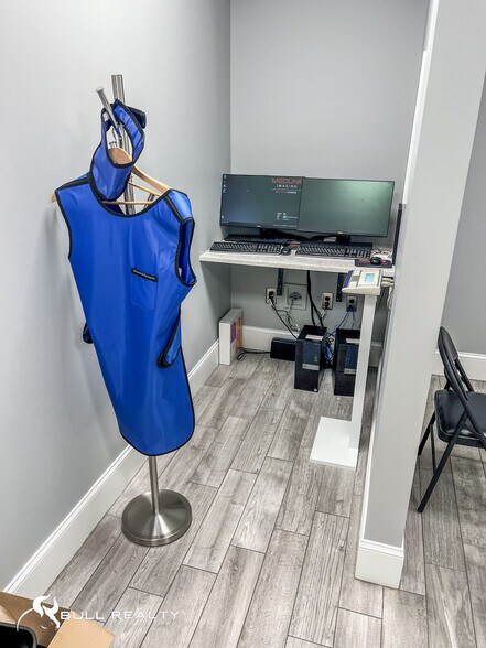 More Photos Of 219 W Boggs St, Lexington Office For Sale