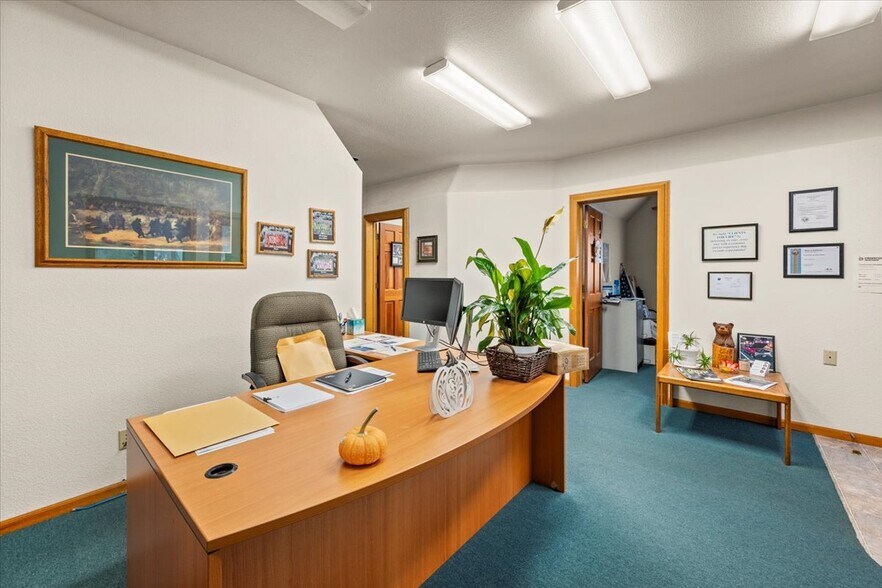 More Photos Of 41609 Big Bear Blvd, Big Bear Lake Office For Sale