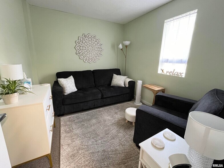 More Photos Of 3526 N California Ave, Peoria Office For Sale