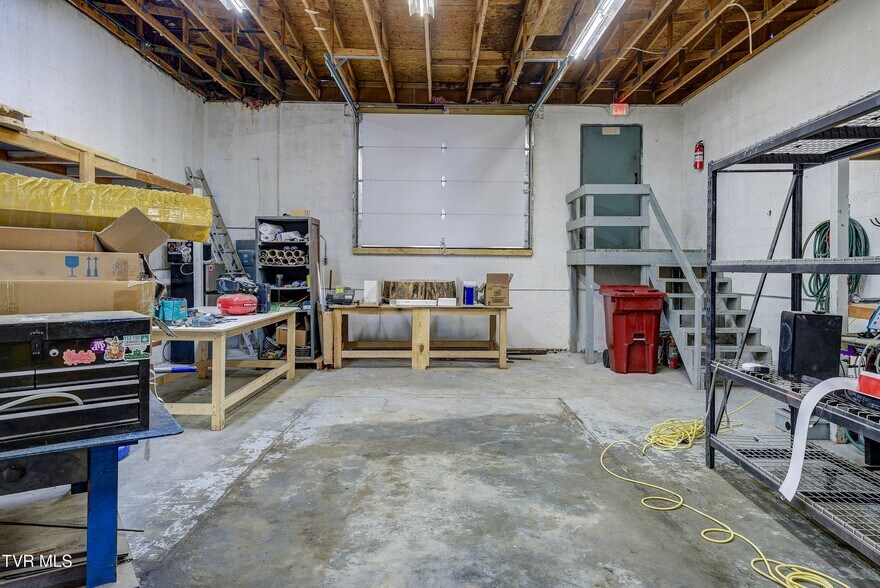 More Photos Of 331 W Walnut St, Johnson City Flex For Sale
