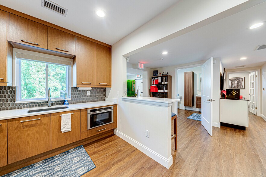 More Photos Of 315 N Ferncreek Ave, Orlando Office For Sale