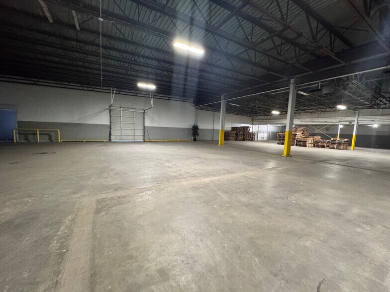 More Photos Of 1404 W Johnson, Denison Manufacturing For Lease