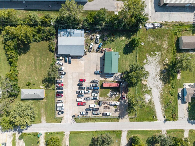 More Photos Of 207 SE 16th Ter, Lee's Summit Industrial For Sale