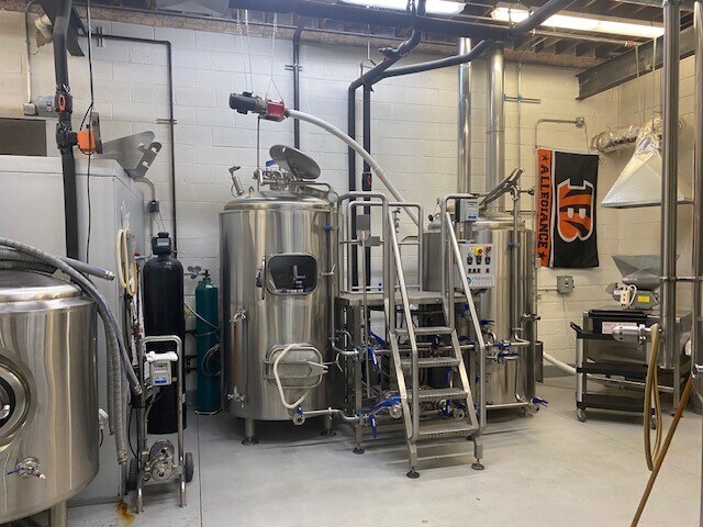 More Photos Of 7700 W Madison St, Forest Park Flex For Lease