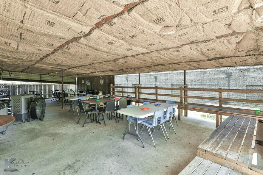 More Photos Of 1841 S Treadaway Blvd, Abilene Industrial For Sale