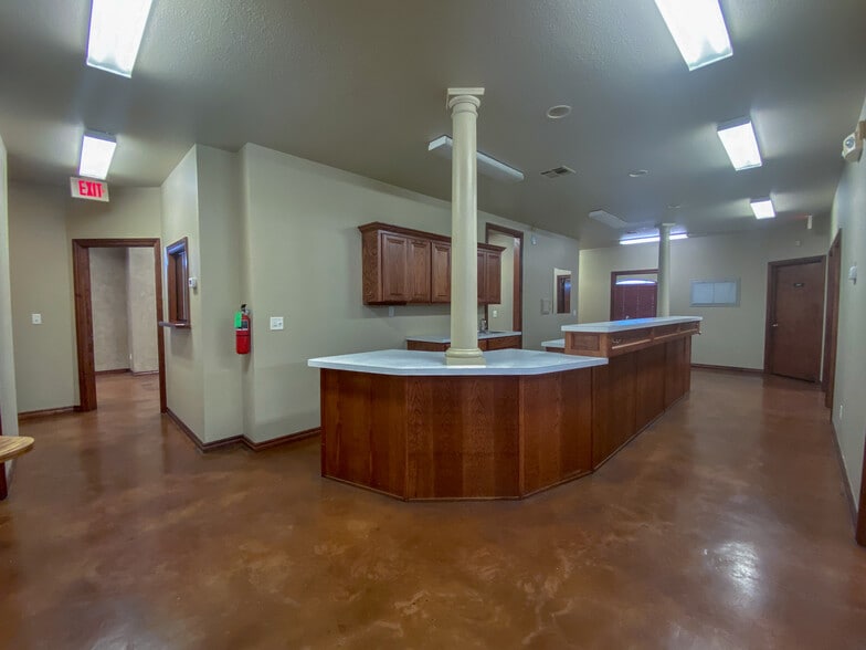 More Photos Of 2400 Palmer Cir, Norman Medical For Lease