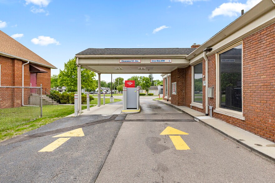 More Photos Of 23700 Goddard Rd, Taylor Bank For Lease