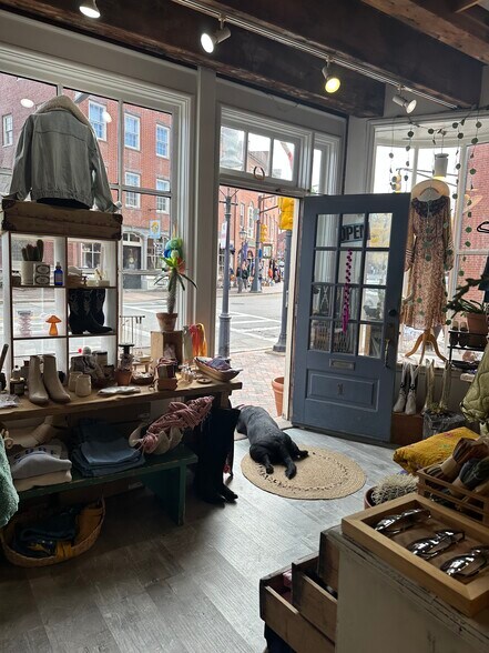 More Photos Of 1 Water St, Newburyport Storefront Retail Office For Sale