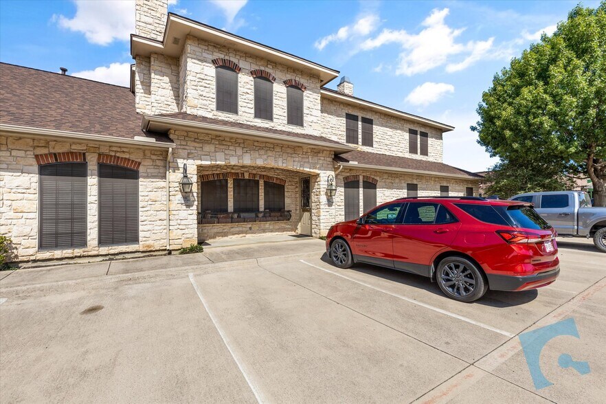 More Photos Of 5316 Bransford Rd, Colleyville Office For Sale