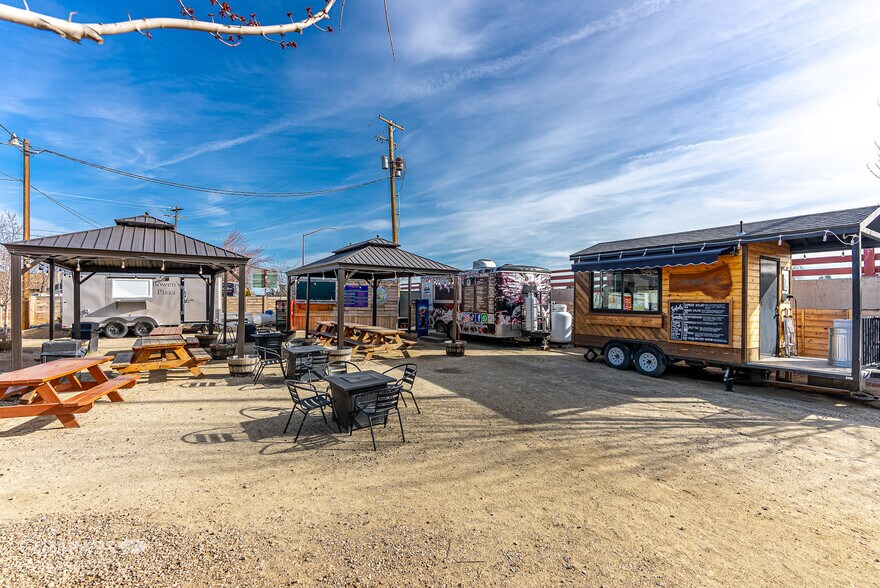 More Photos Of 24 NW Greenwood Ave, Bend Restaurant For Sale