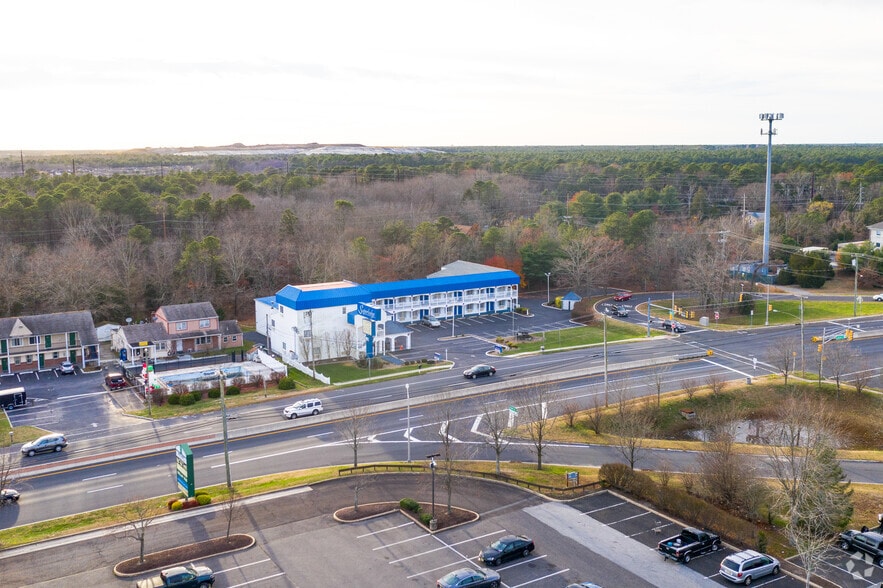 More Photos Of 633 White Horse Pike, Absecon Hotel For Sale