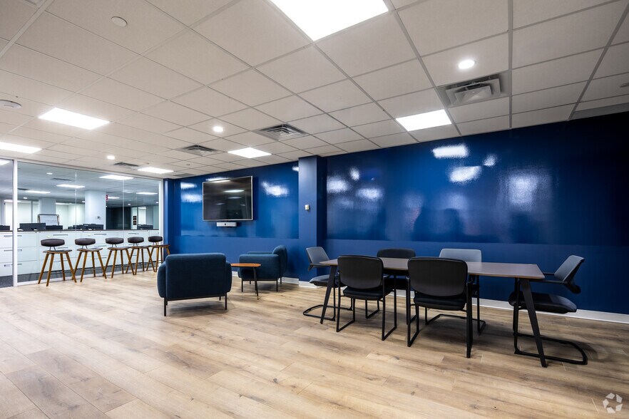 More Photos Of 1555 Rue Peel, Montréal Office For Lease