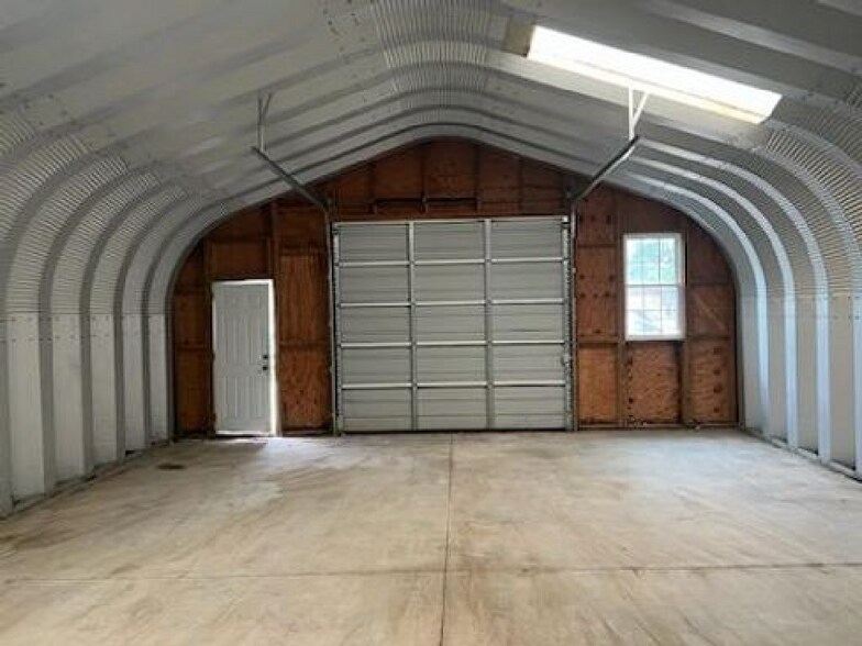 More Photos Of 414 Joslen Blvd, Hudson Warehouse For Lease