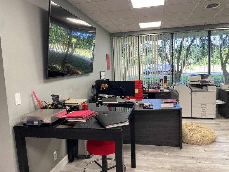 More Photos Of 2300 NW Corporate Blvd, Boca Raton Office For Sale