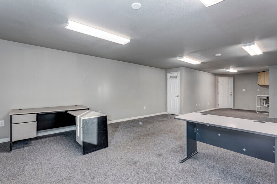 More Photos Of 5428 W Clearwater Ave, Kennewick Storefront Retail Office For Lease