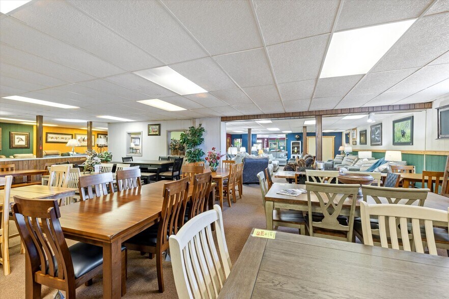 More Photos Of 816 NW 4th St, Grand Rapids General Retail For Sale