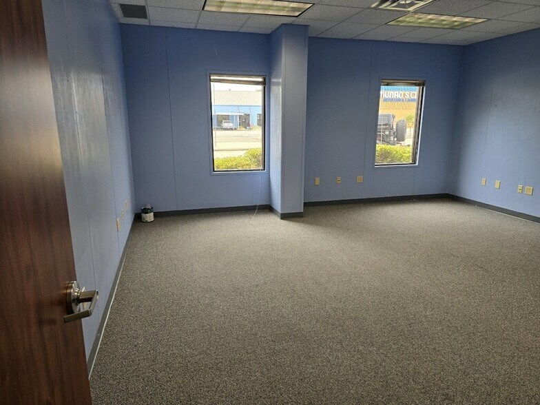 More Photos Of 1110 Calder St, Beaumont Medical For Lease