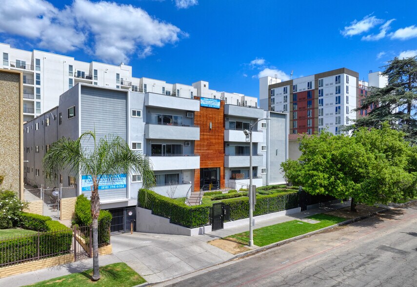 Primary Photo Of 5535 Carlton Way, Los Angeles Apartments For Sale