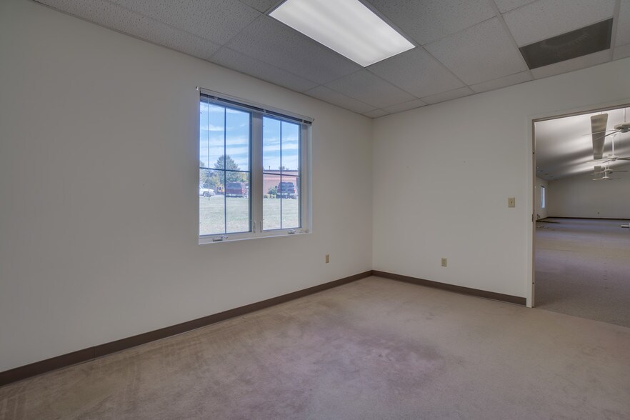 More Photos Of 2442 New Dorset Cir, Powhatan Office For Lease