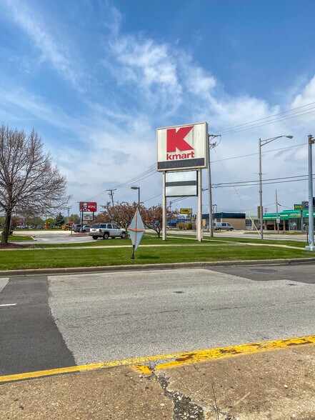 More Photos Of 1155 E Oakton St, Des Plaines Freestanding For Lease