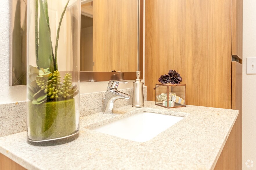 More Photos Of 20000 W Dixie Hwy, Miami Unknown For Lease