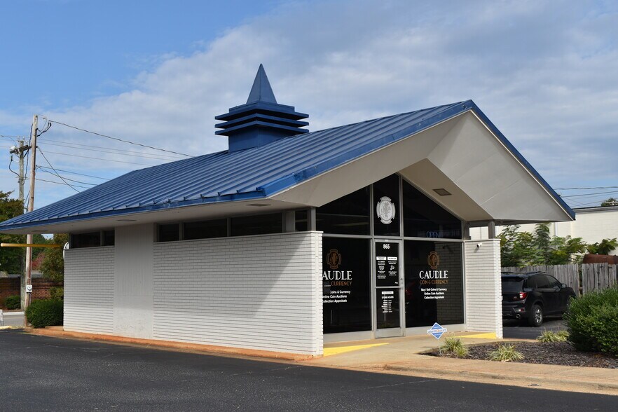 More Photos Of 805 N Center St, Statesville Unknown For Lease