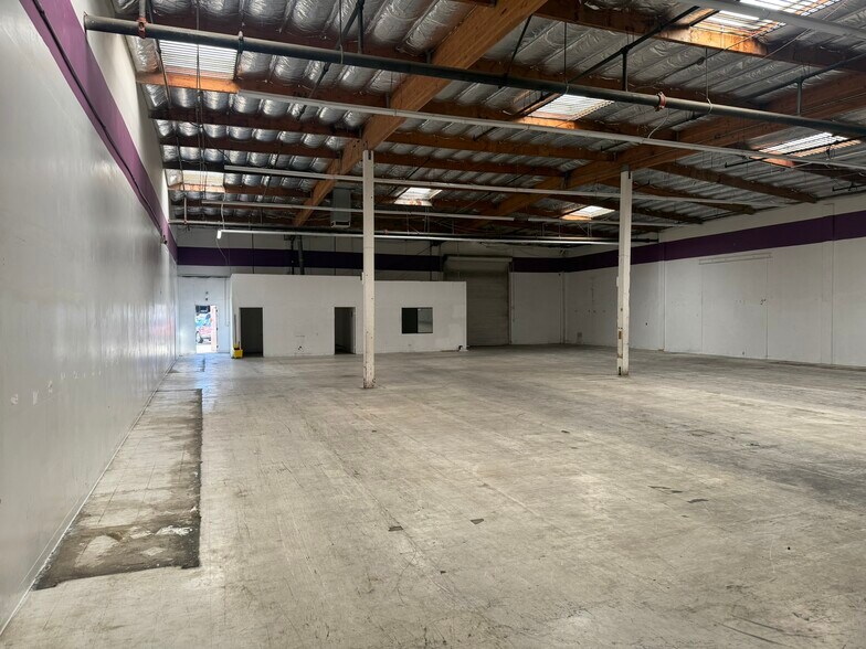 More Photos Of 2540 Main St, Chula Vista Warehouse For Lease