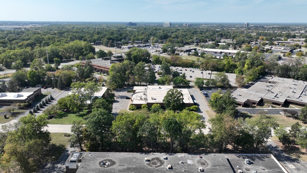 More Photos Of 15162 S Commerce Dr, Dearborn Research And Development For Sale