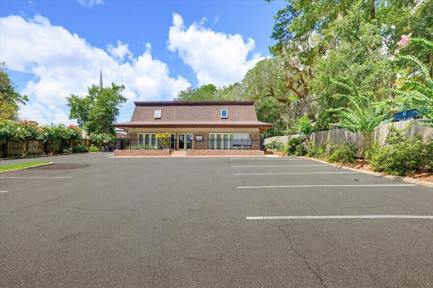 More Photos Of 1801 N Meridian Rd, Tallahassee Office For Lease