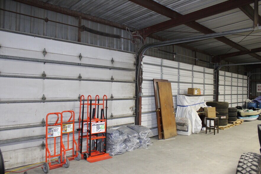More Photos Of 1401 Black River Industrial Park Rd, Poplar Bluff Flex For Sale