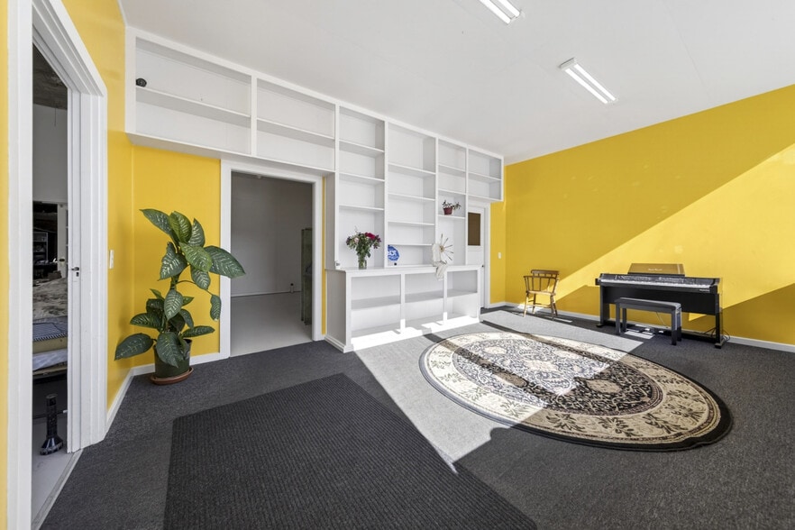 More Photos Of 77231 Highway 101, Gardiner Storefront Retail Residential For Sale